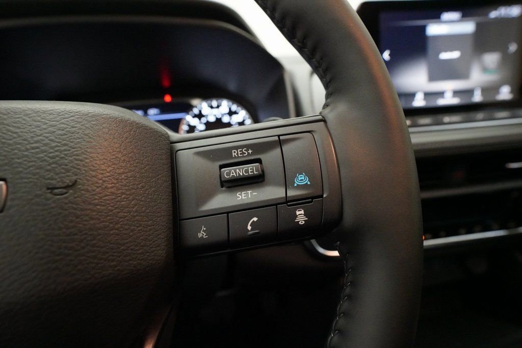 Used 2025 Nissan Rogue SV w/ SV Premium Package image 19