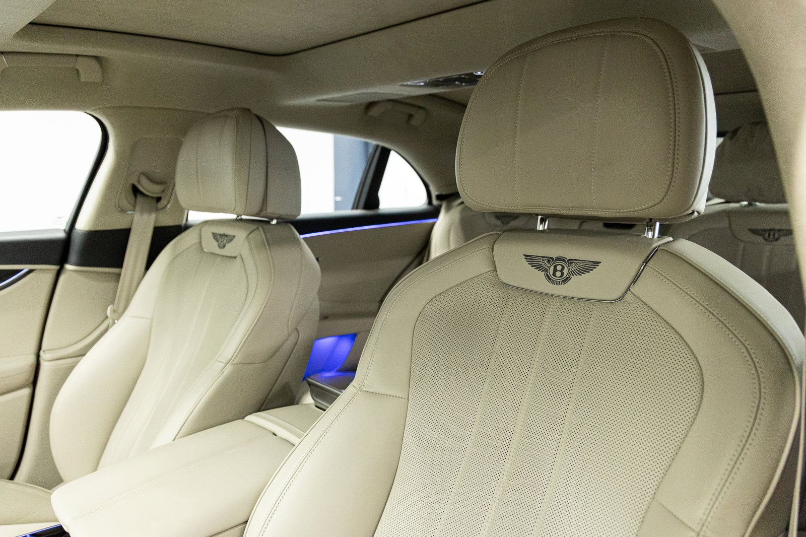 Used 2023 Bentley Flying Spur V8 image 24