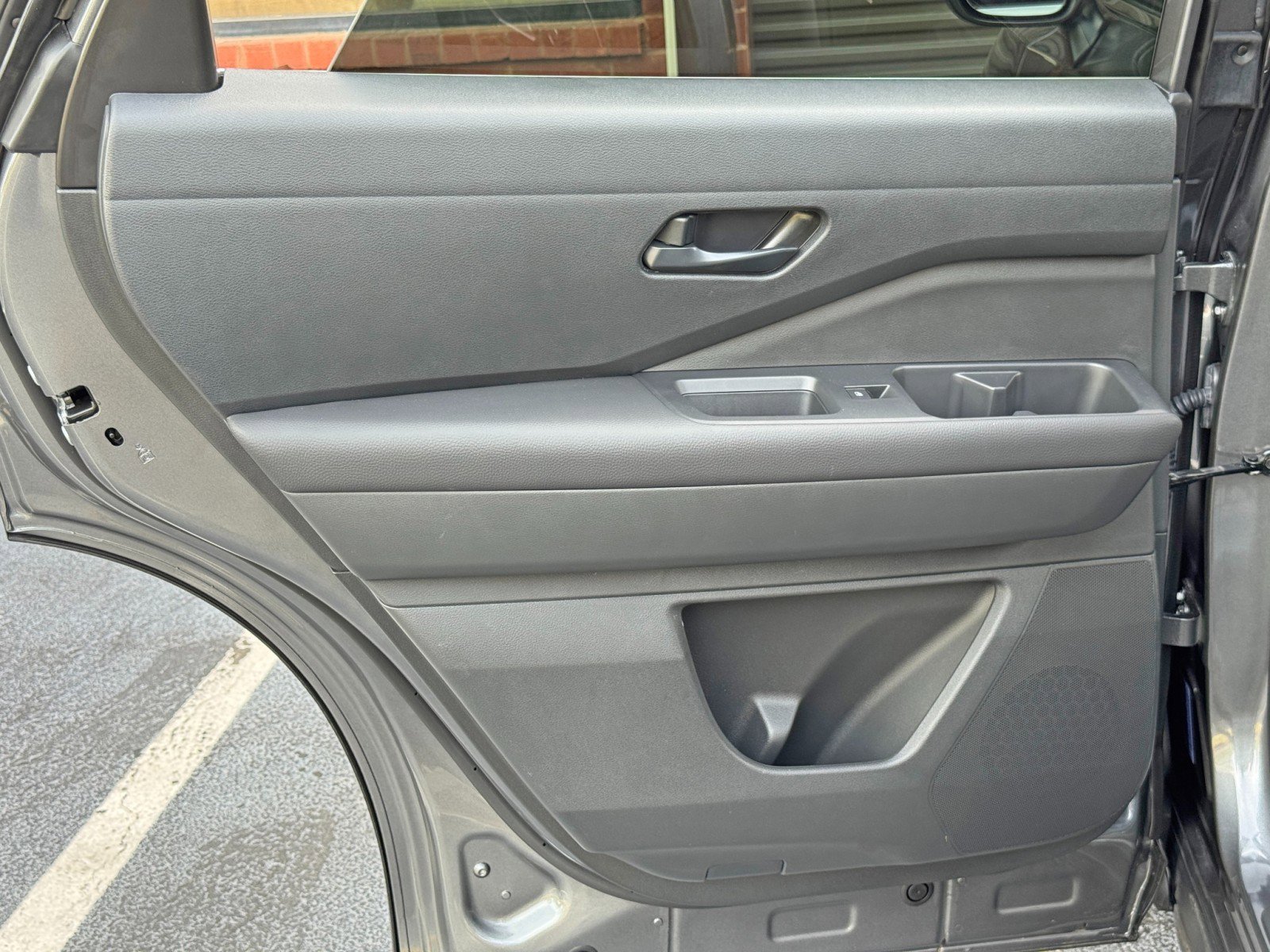 Used 2025 Nissan Pathfinder S FWD image 38