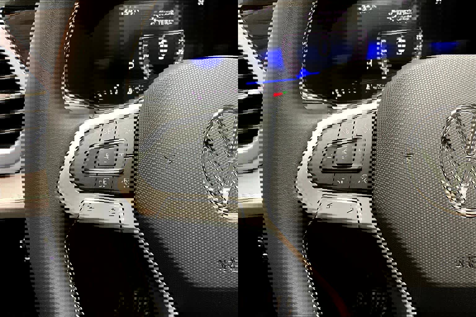 New 2026 Volkswagen Taos SE image 17