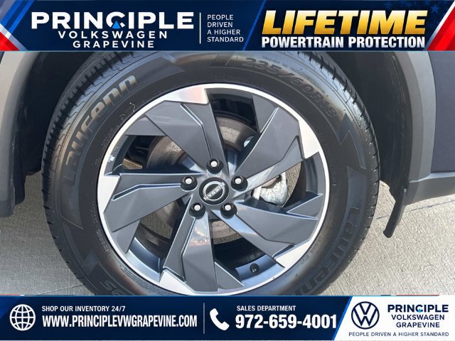 Used 2024 Nissan Rogue SV FWD image 3
