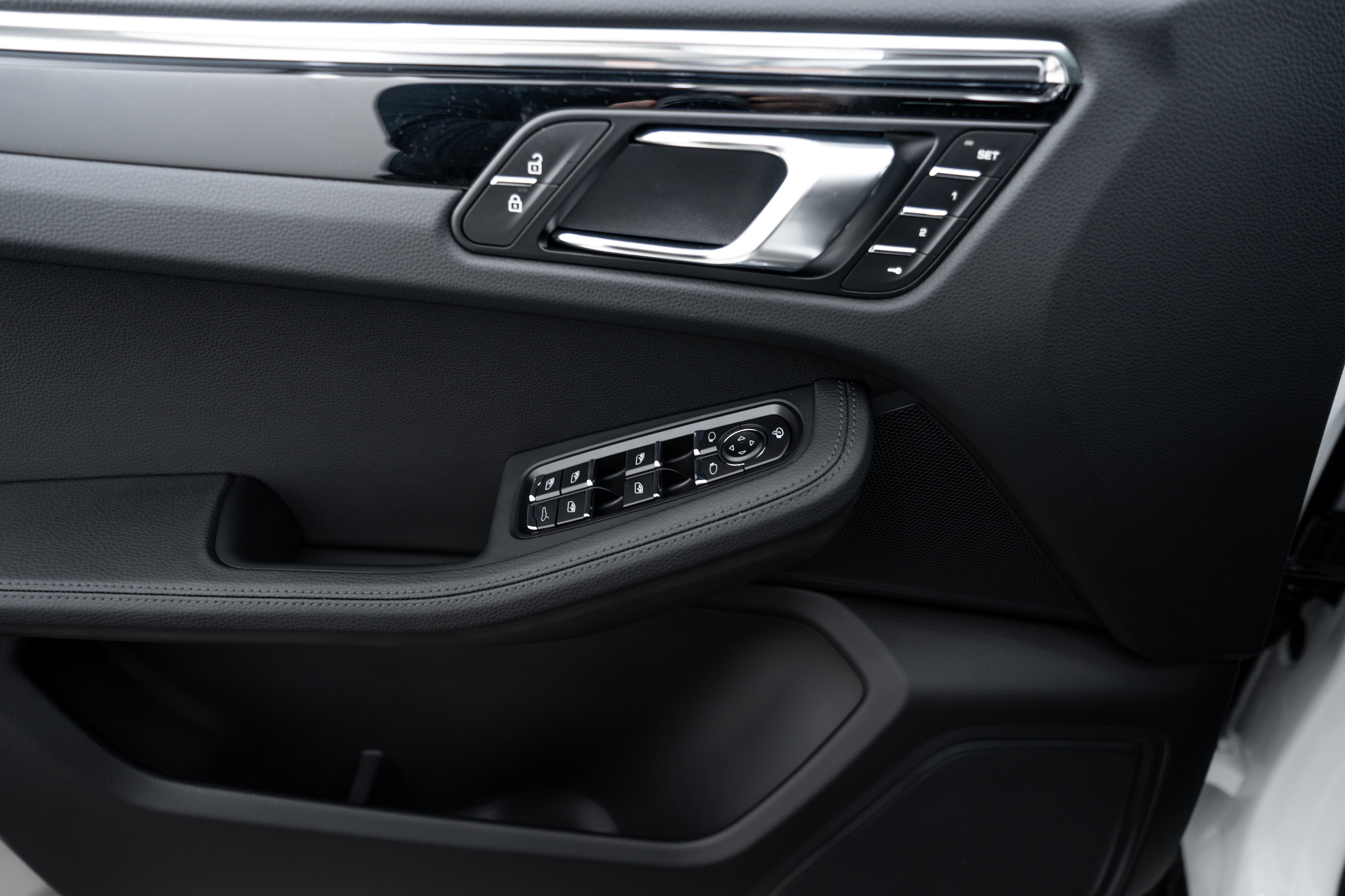 Certified 2026 Porsche Macan AWD/4WD image 15