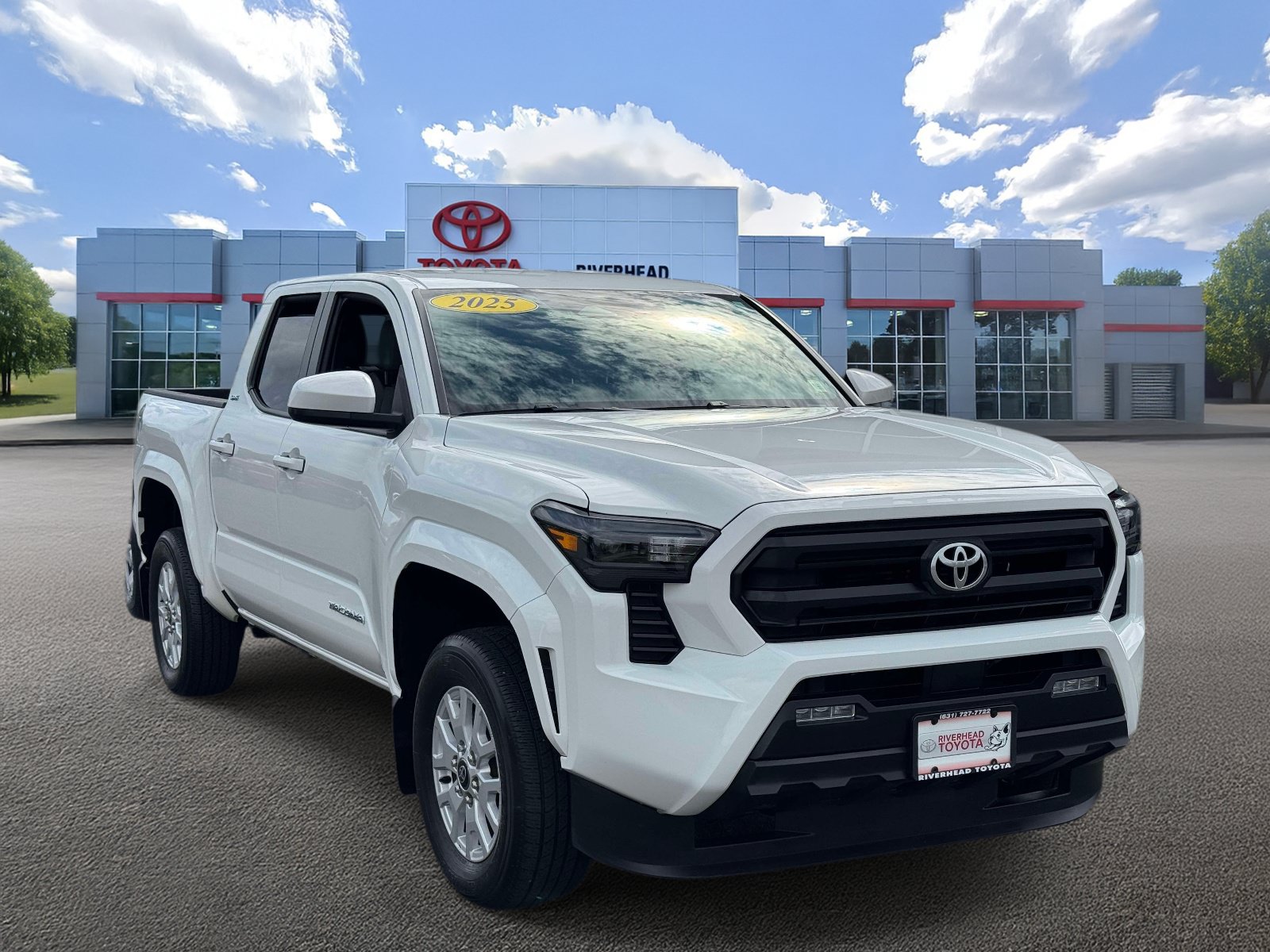 Used 2025 Toyota Tacoma SR5 AWD/4WD image 2