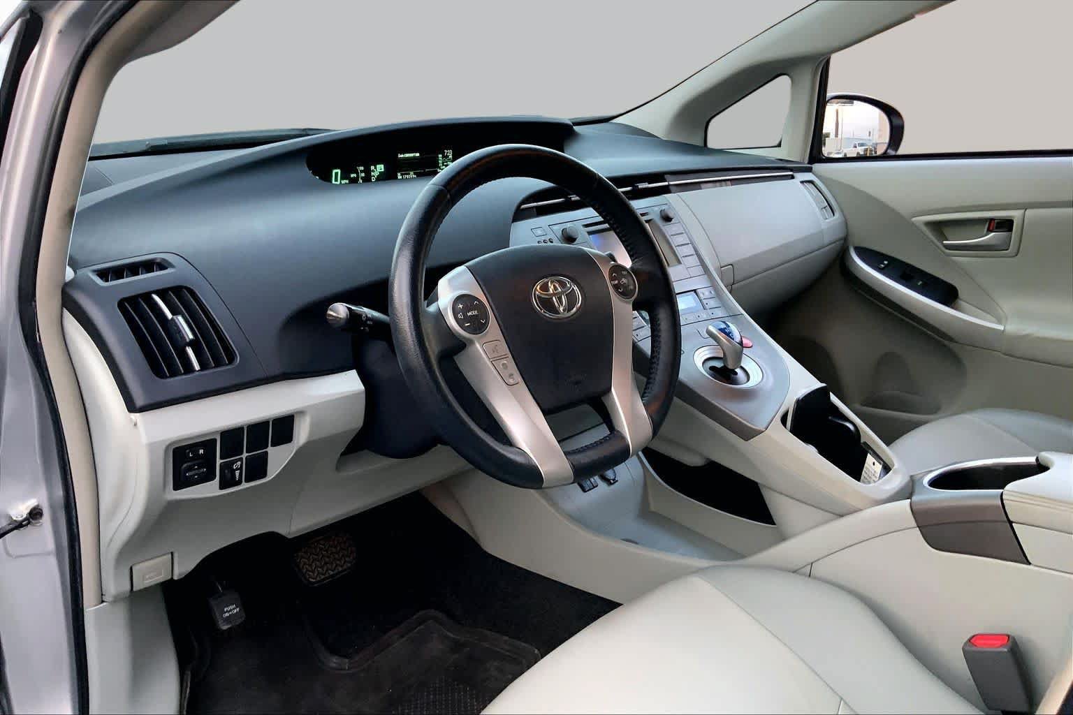 Used 2015 Toyota Prius Four FWD image 16