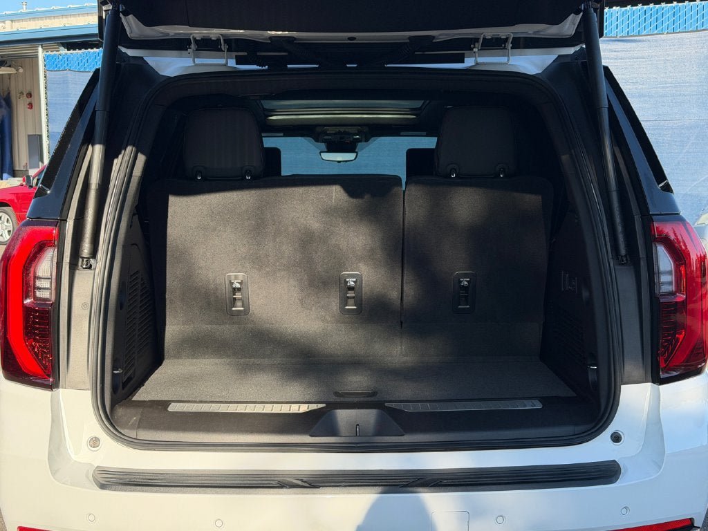 Used 2025 GMC Yukon AT4 w/ AT4 Premium Plus Package AWD/4WD image 23