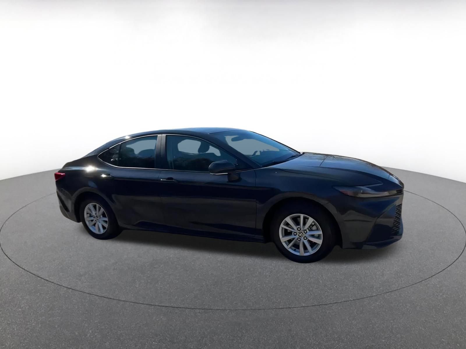 Used 2025 Toyota Camry LE image 2