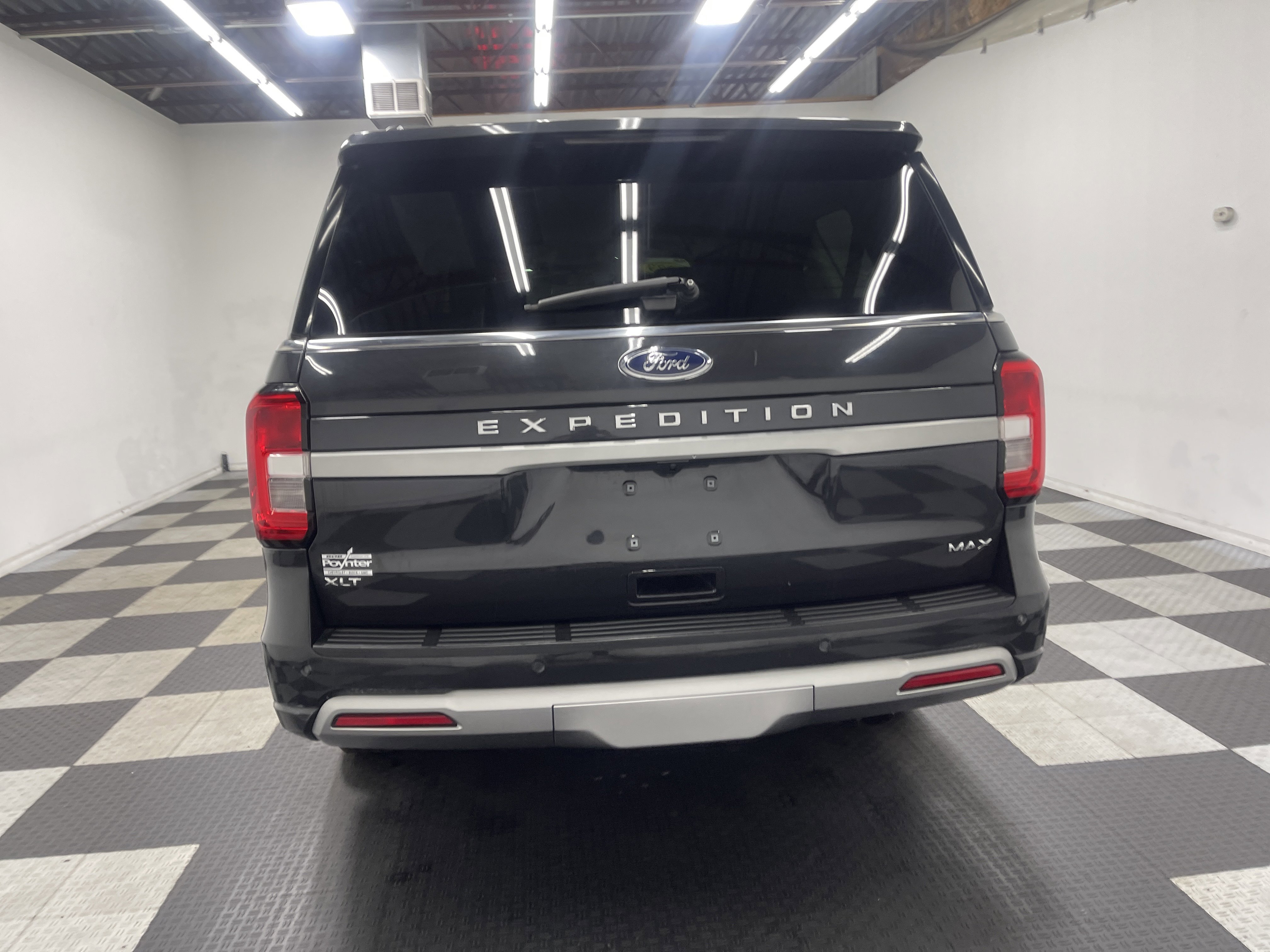 Used 2023 Ford Expedition Max XLT image 3
