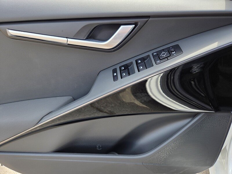 New 2026 Kia Niro EX FWD image 9