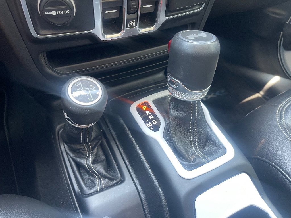Used 2023 Jeep Wrangler Unlimited Sahara AWD/4WD image 24