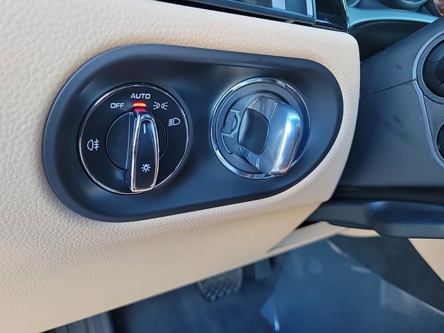 Used 2025 Porsche Macan image 36