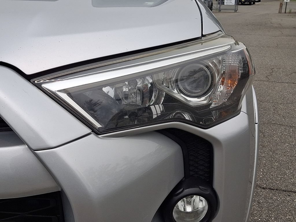 Used 2016 Toyota 4Runner SR5 Premium AWD/4WD image 9