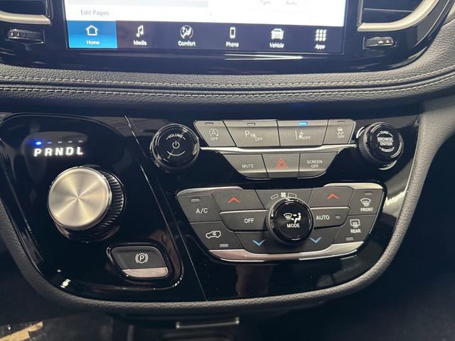 New 2026 Chrysler Pacifica Select image 3