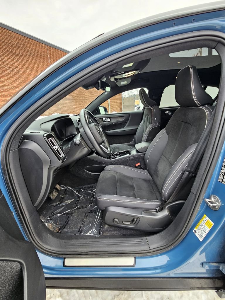 Used 2022 Volvo C40 P8 Recharge Ultimate image 12