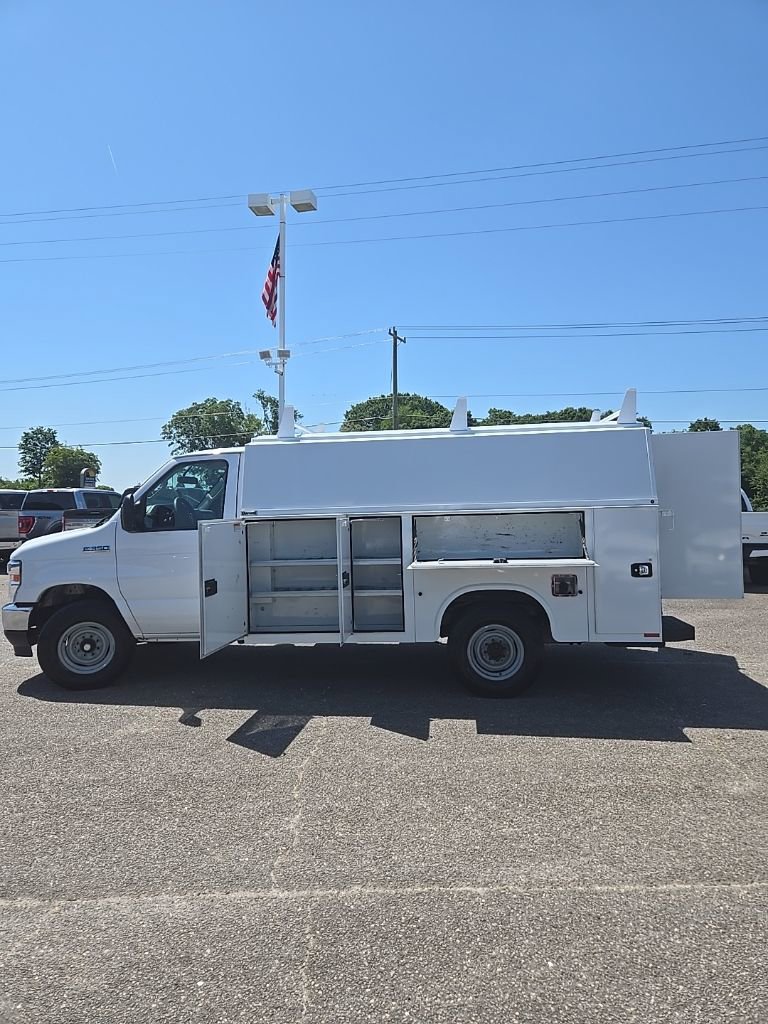 Used 2023 Ford E-350 and Econoline 350 Super Duty w/ Power Windows & Locks Group RWD image 19
