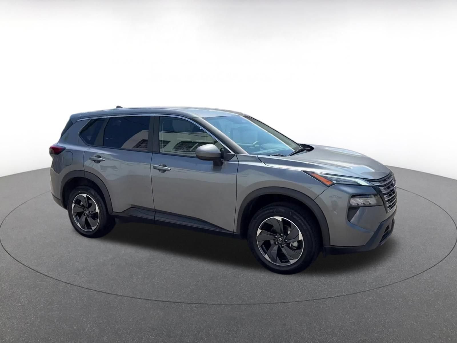 Used 2025 Nissan Rogue SV FWD image 2