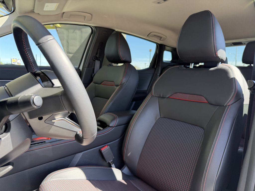 Used 2025 Nissan Kicks SR AWD/4WD image 28