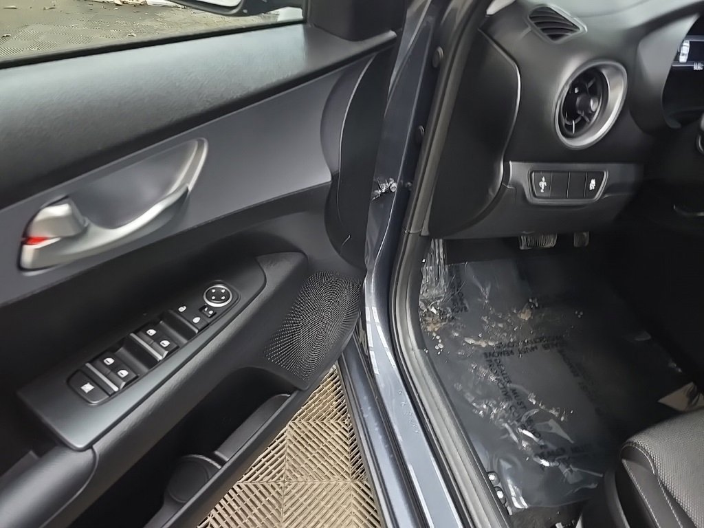 Used 2024 Kia Forte LXS image 27