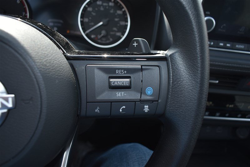 Used 2023 Nissan Rogue SV AWD/4WD image 16