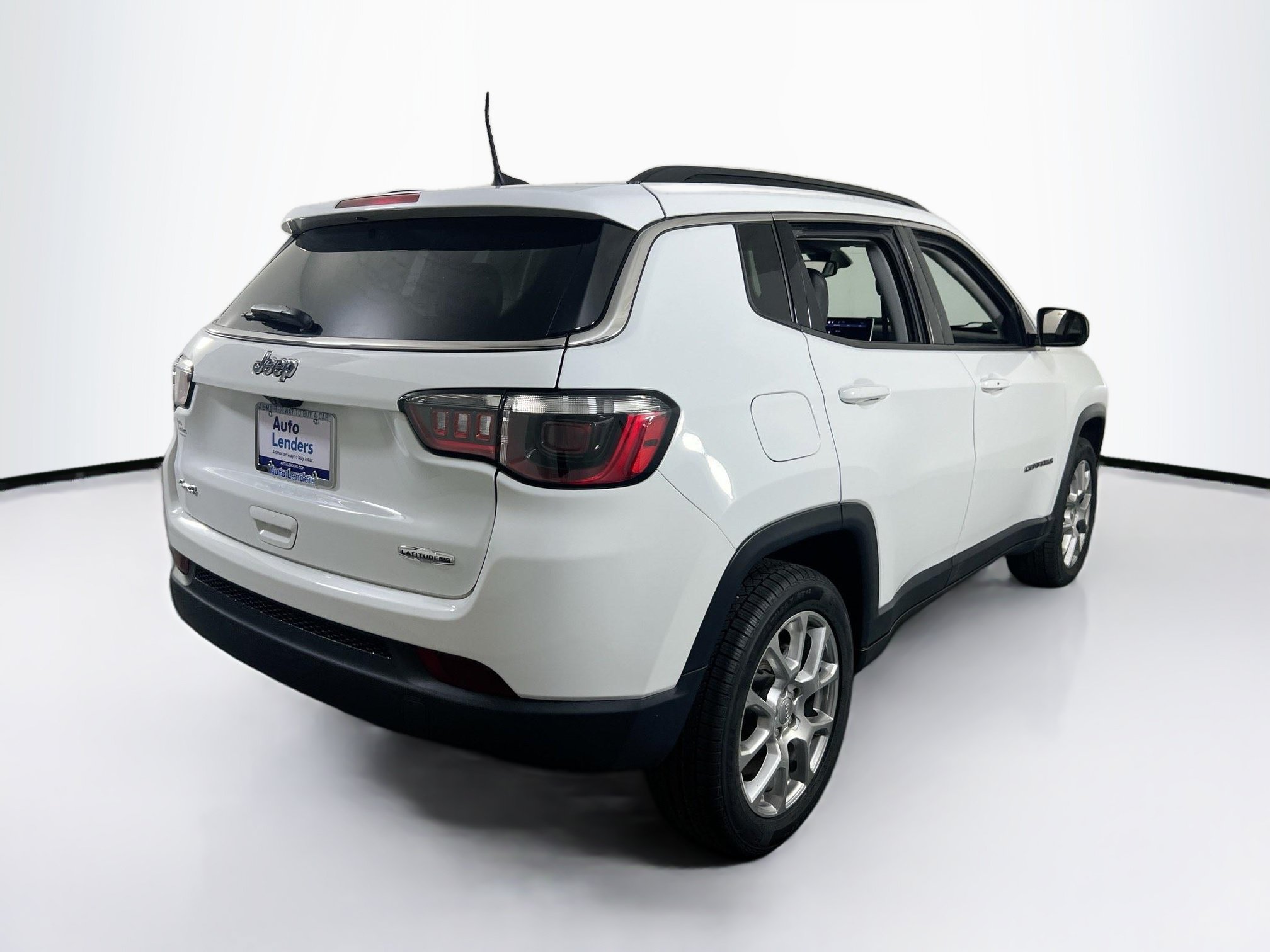 Used 2022 Jeep Compass Latitude AWD/4WD image 5