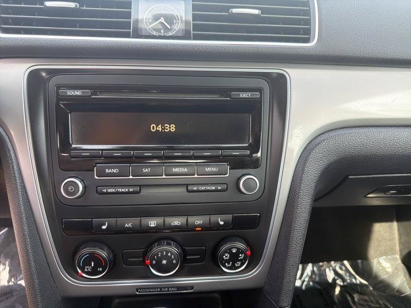 Used 2014 Volkswagen Passat 1.8T Wolfsburg Edition FWD image 31
