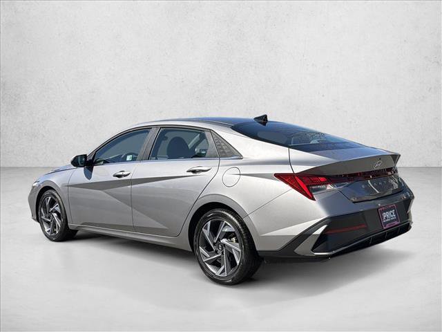 Used 2025 Hyundai Elantra SEL FWD image 7
