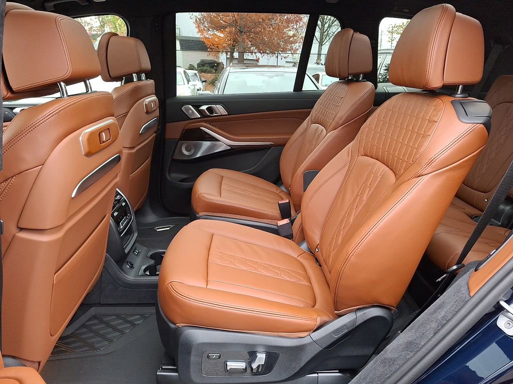 Used 2026 BMW X7 M60i w/ Executive Package image 8