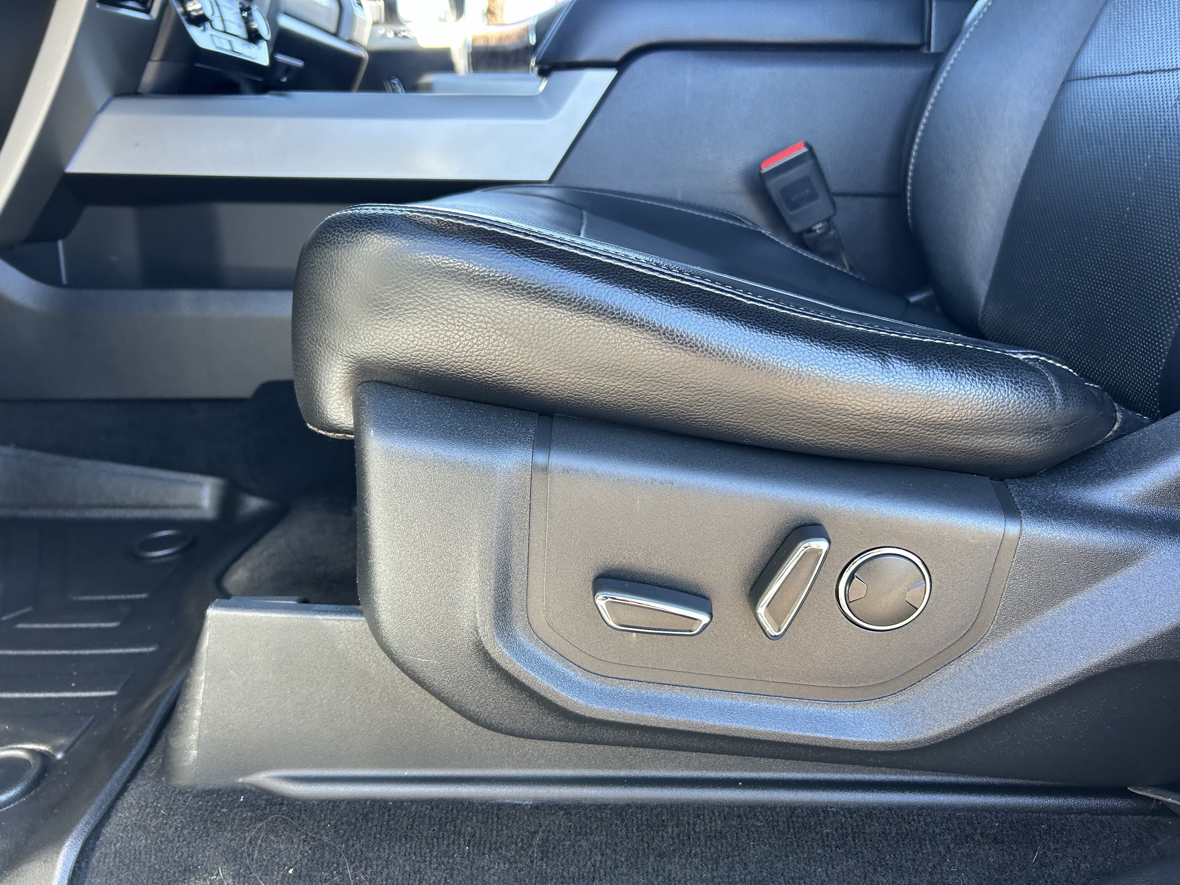 Used 2018 Ford F250 Lariat w/ Lariat Ultimate Package RWD image 21
