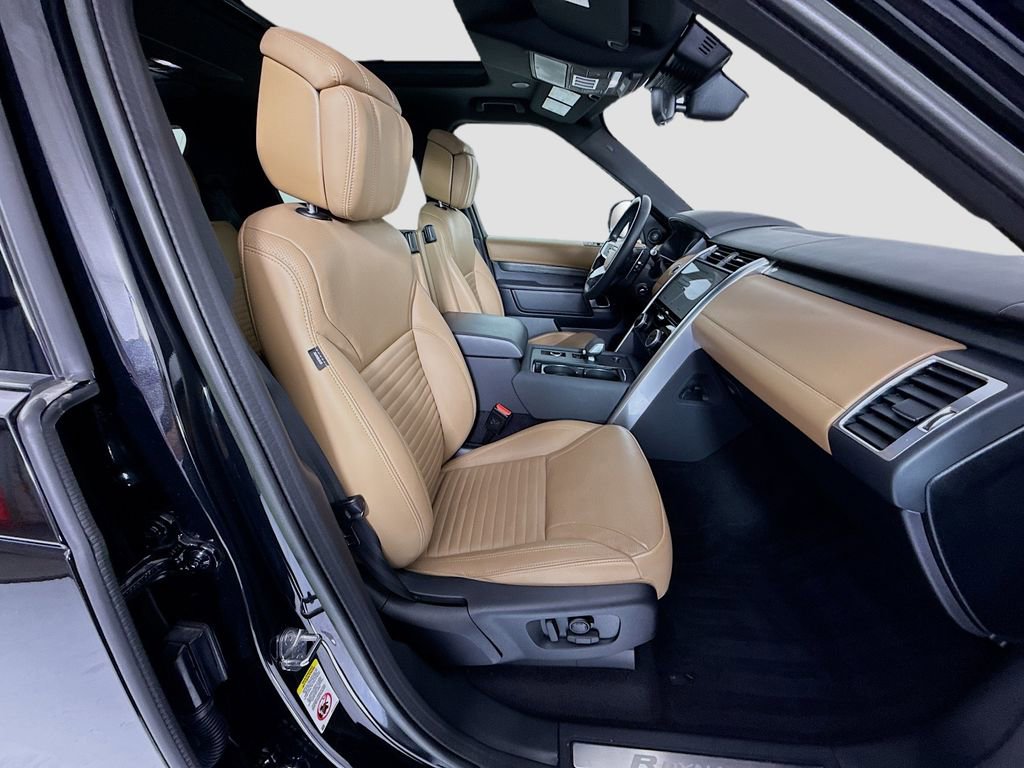 Used 2023 Land Rover Discovery Metropolitan Edition image 21