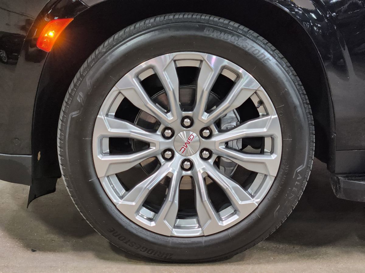 Used 2024 GMC Yukon Denali w/ Advanced Technology Package image 28