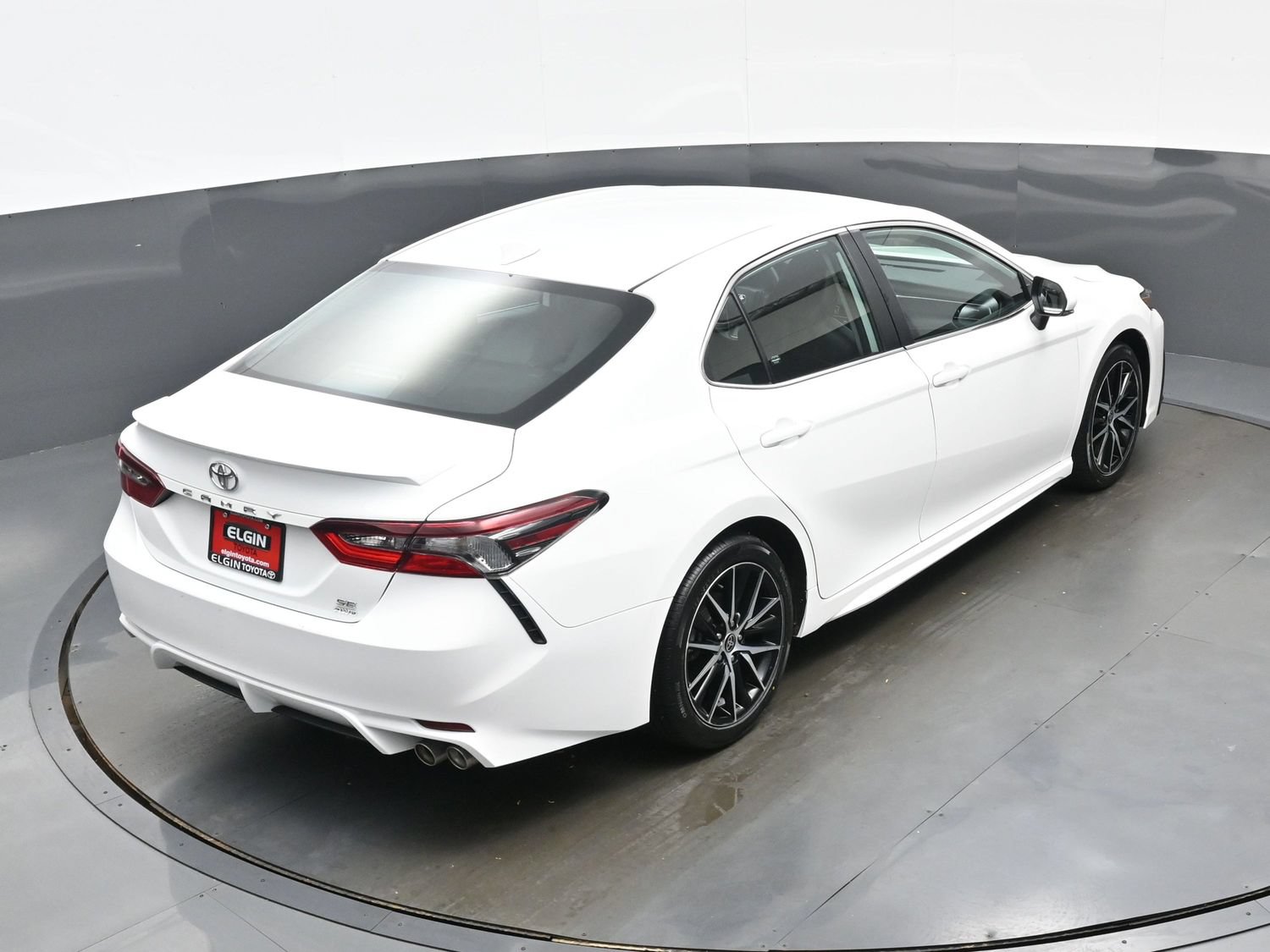 Used 2024 Toyota Camry SE AWD/4WD image 40