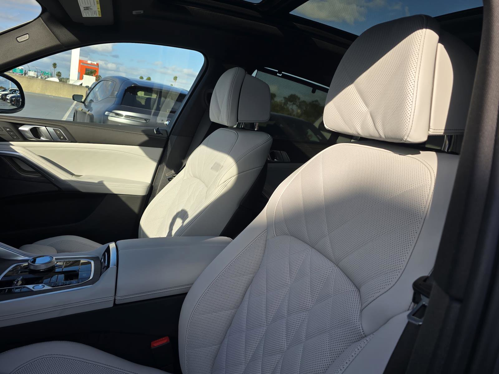 New 2026 BMW X6 xDrive40i w/ Executive Package image 16