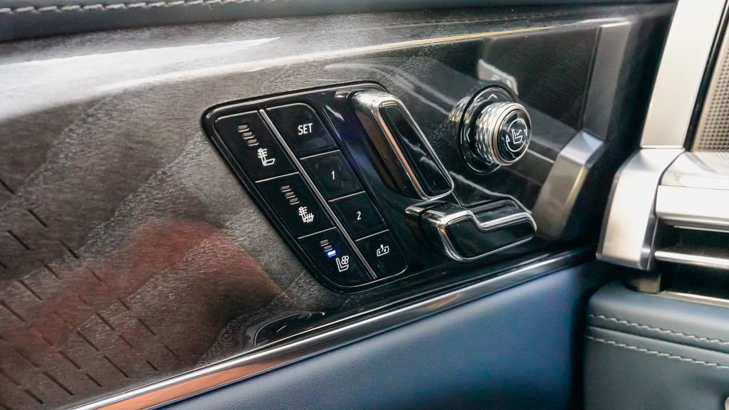 New 2025 Cadillac Escalade IQ Luxury 2 image 18