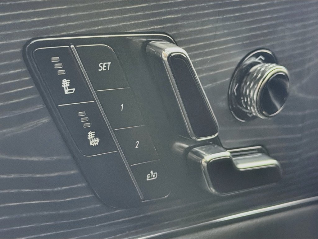 Used 2024 Cadillac Lyriq Luxury AWD/4WD image 19