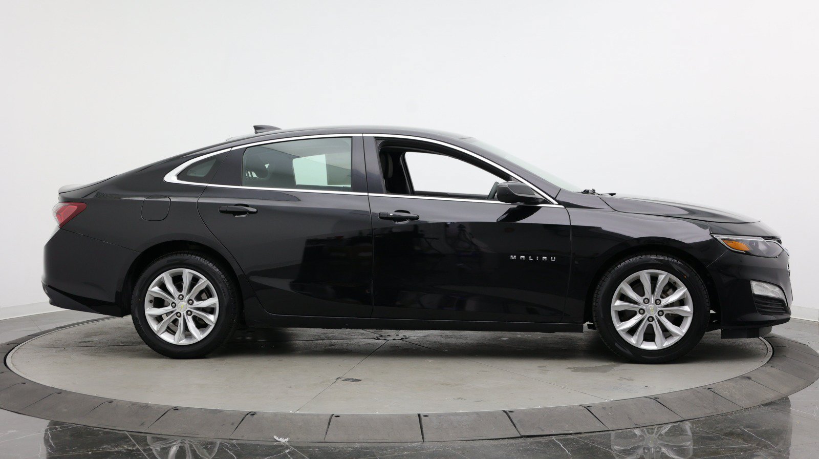 Used 2021 Chevrolet Malibu LT FWD image 7