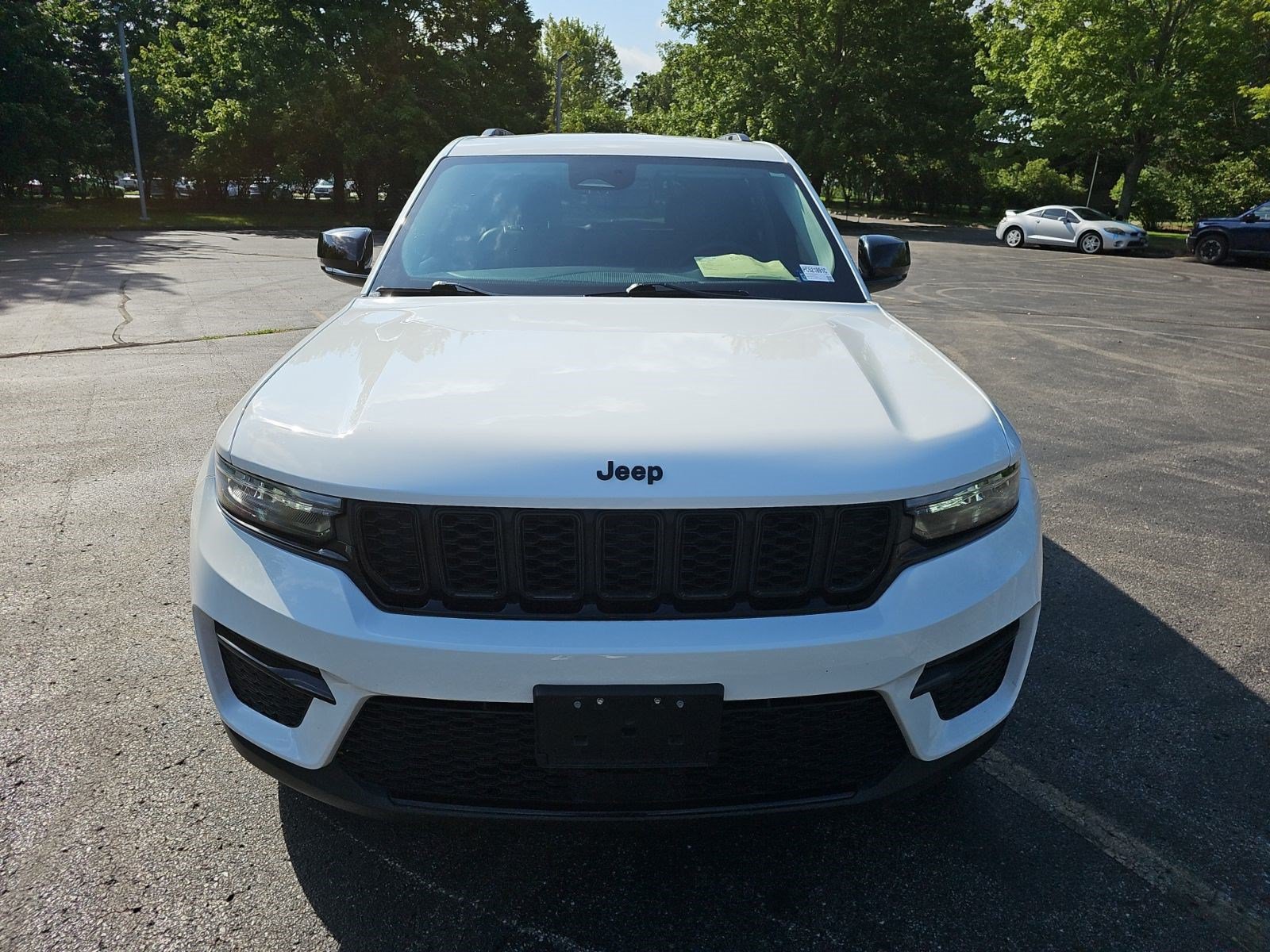 Used 2023 Jeep Grand Cherokee Limited w/ Black Appearance Package AWD/4WD image 9