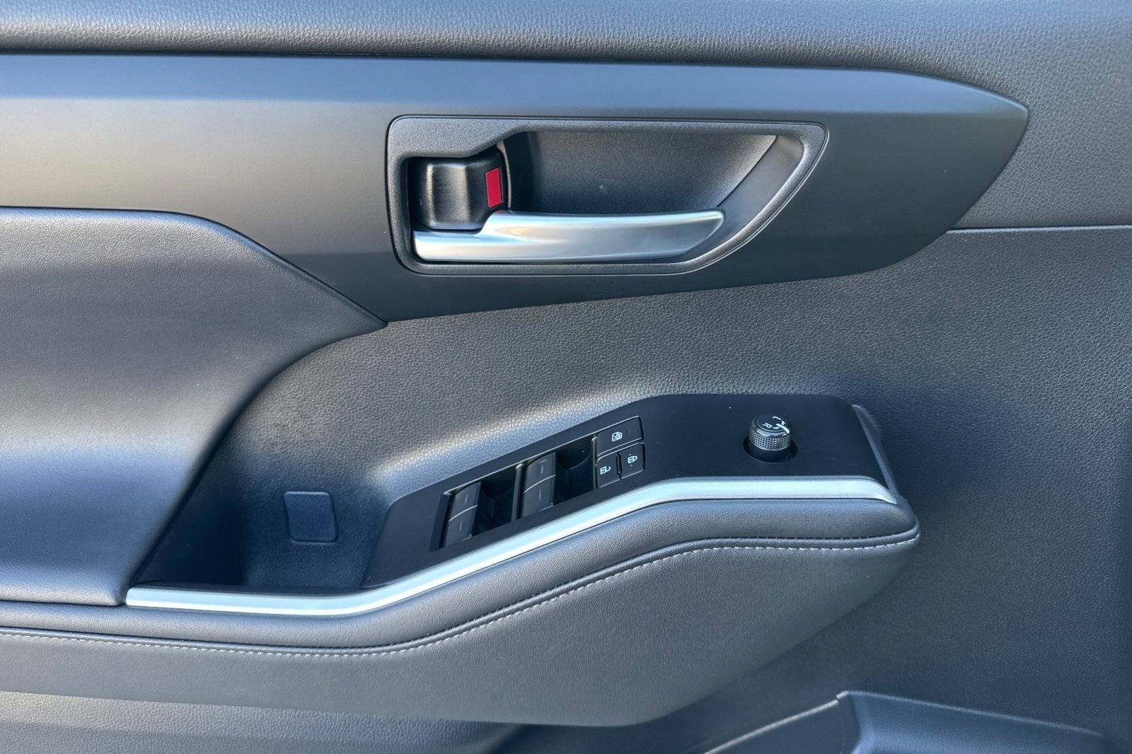 New 2026 Toyota Highlander XLE image 13