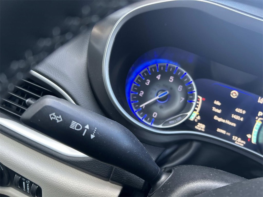 Used 2024 Chrysler Pacifica Touring-L image 23