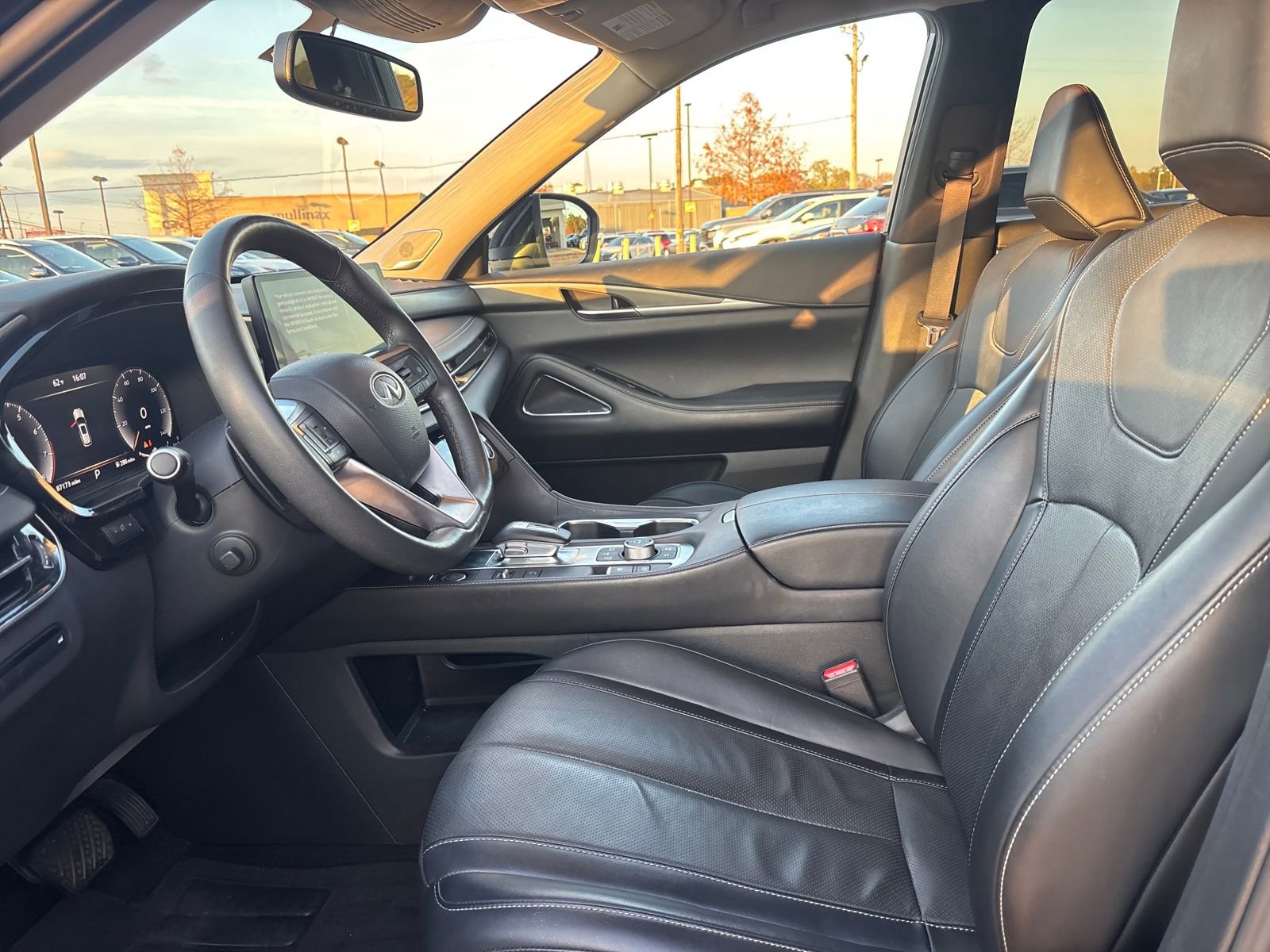 Used 2022 INFINITI QX60 Luxe w/ Performance Audio Package image 9