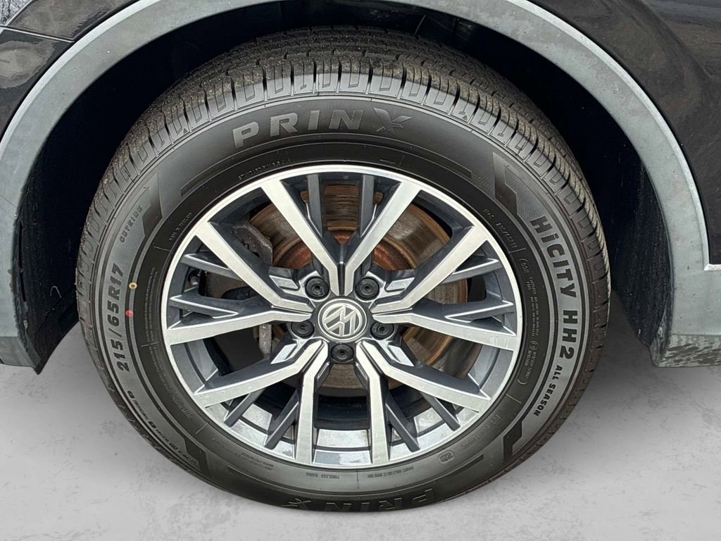 Used 2020 Volkswagen Tiguan SE w/ Panoramic Sunroof Package image 18