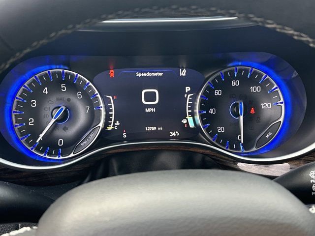 Certified 2024 Chrysler Pacifica Limited image 33