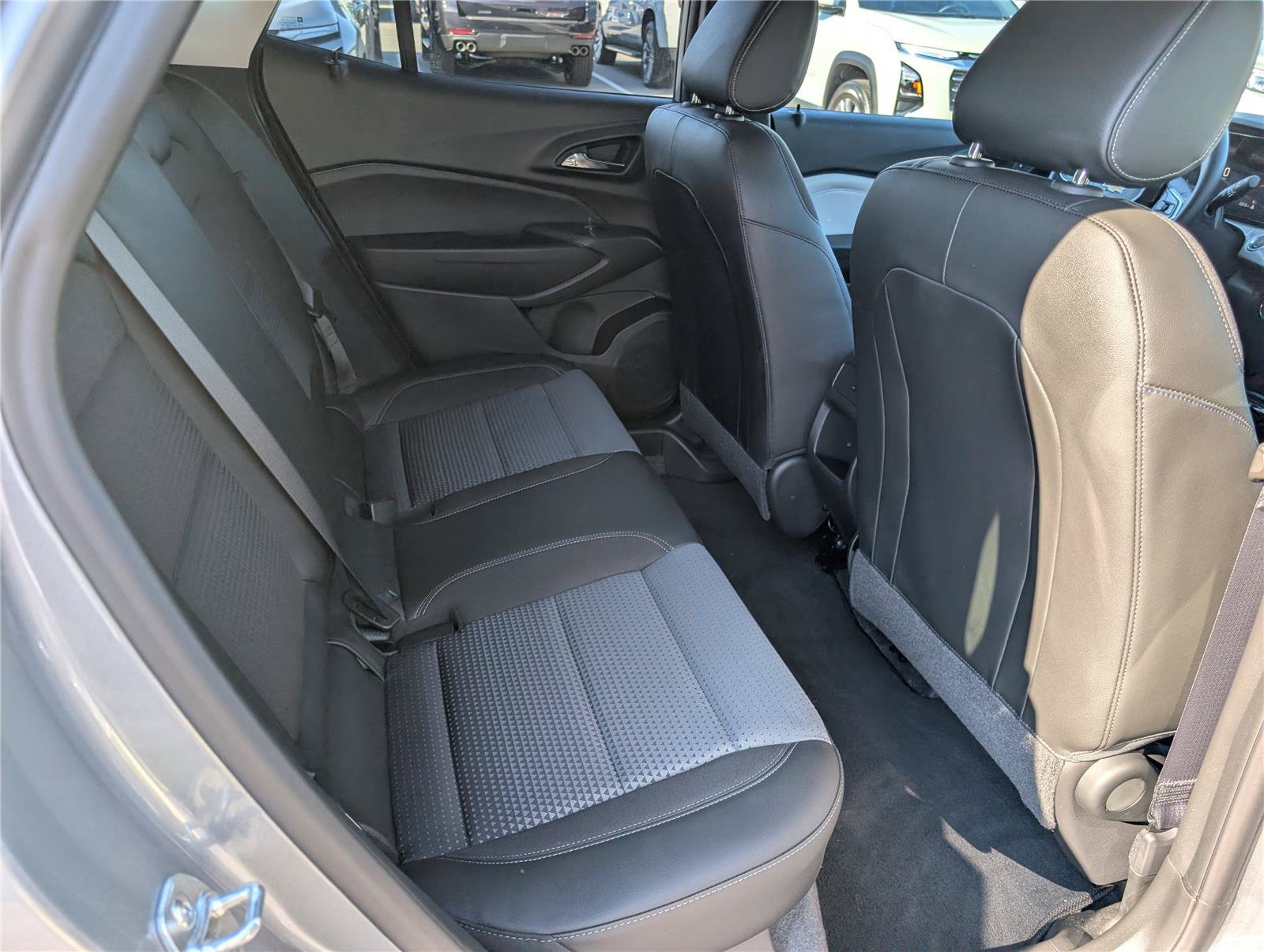 Used 2024 Chevrolet Trax LT w/ Driver Confidence Package FWD image 11