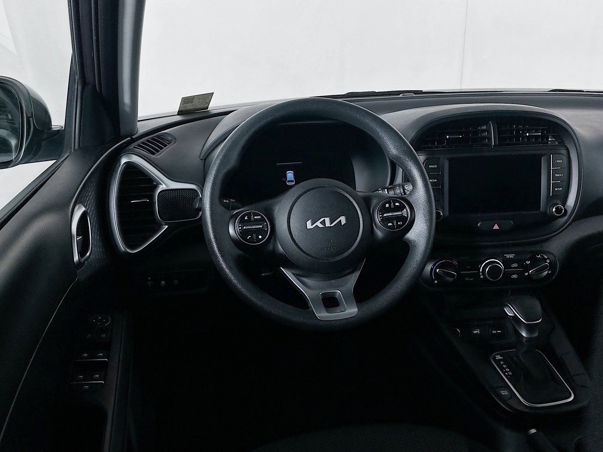 Used 2025 Kia Soul LX w/ LX Technology Package FWD image 17