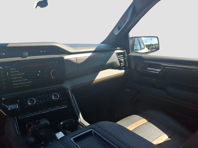 Used 2022 GMC Sierra 1500 AT4 w/ AT4 Preferred Package AWD/4WD image 13
