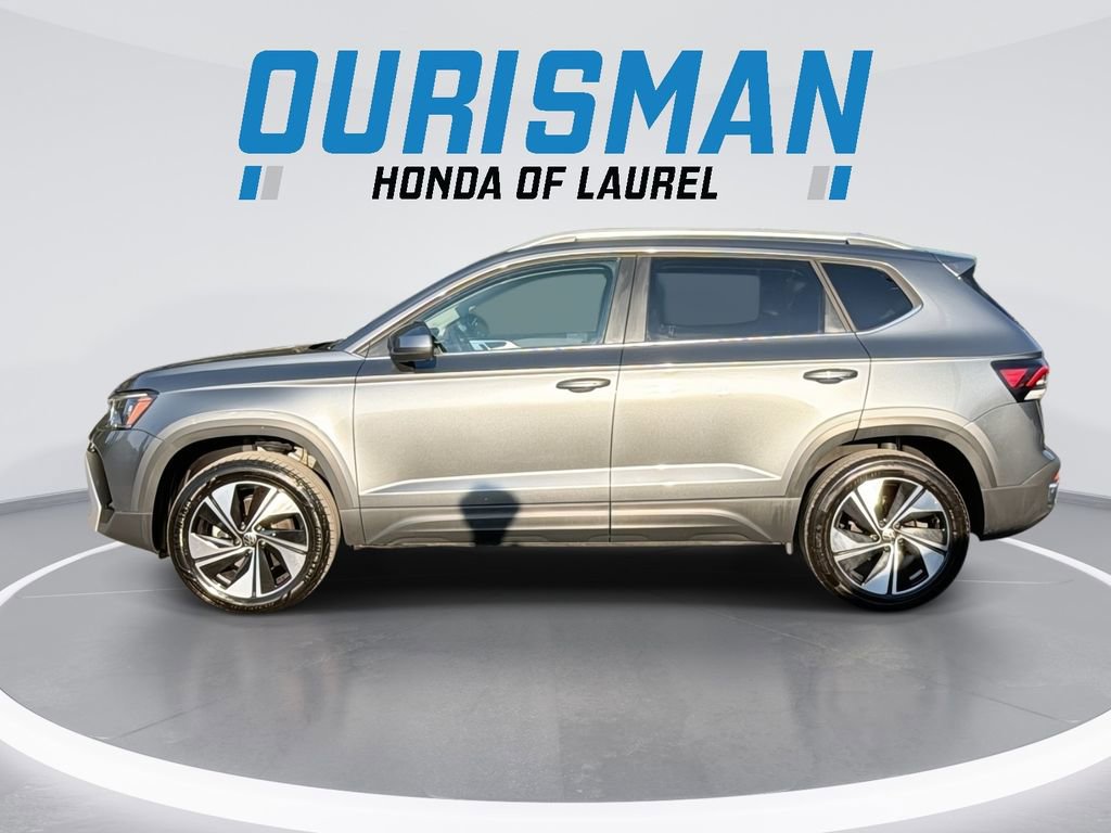 Used 2025 Volkswagen Taos SE AWD/4WD image 5