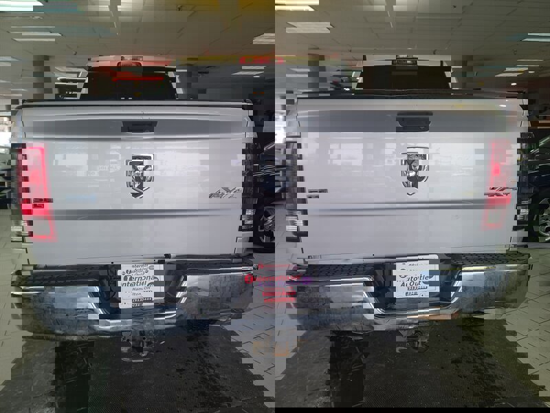 Used 2016 RAM 1500 Classic SLT w/ SLT Plus D￩cor Group image 6