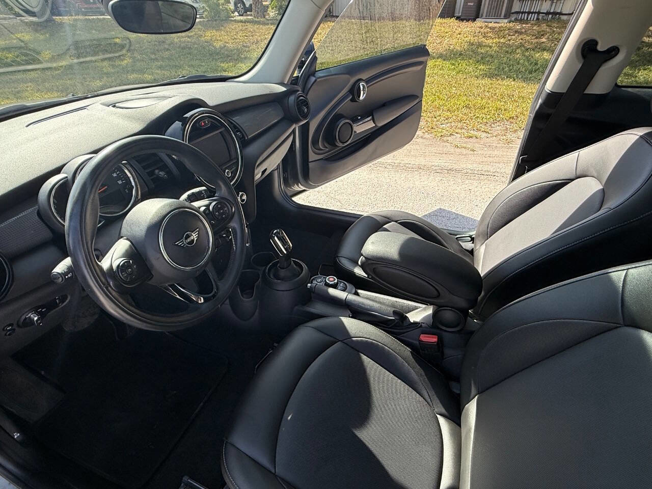 Used 2020 MINI Cooper 2-Door Hardtop image 12