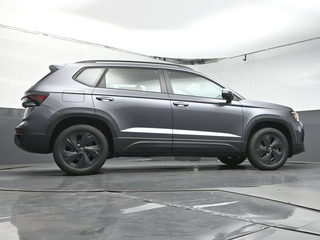 Used 2025 Volkswagen Taos SE FWD image 40