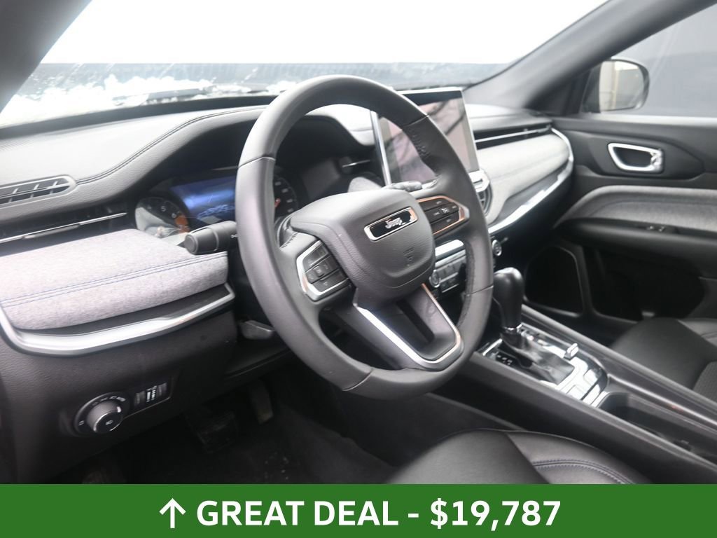 Used 2024 Jeep Compass Latitude image 24