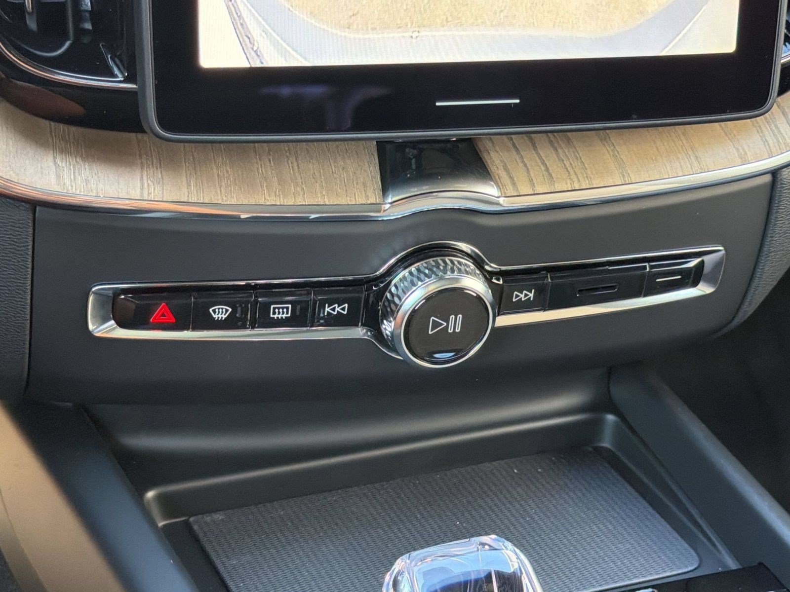 New 2026 Volvo XC60 B5 Plus w/ Climate Package AWD/4WD image 17