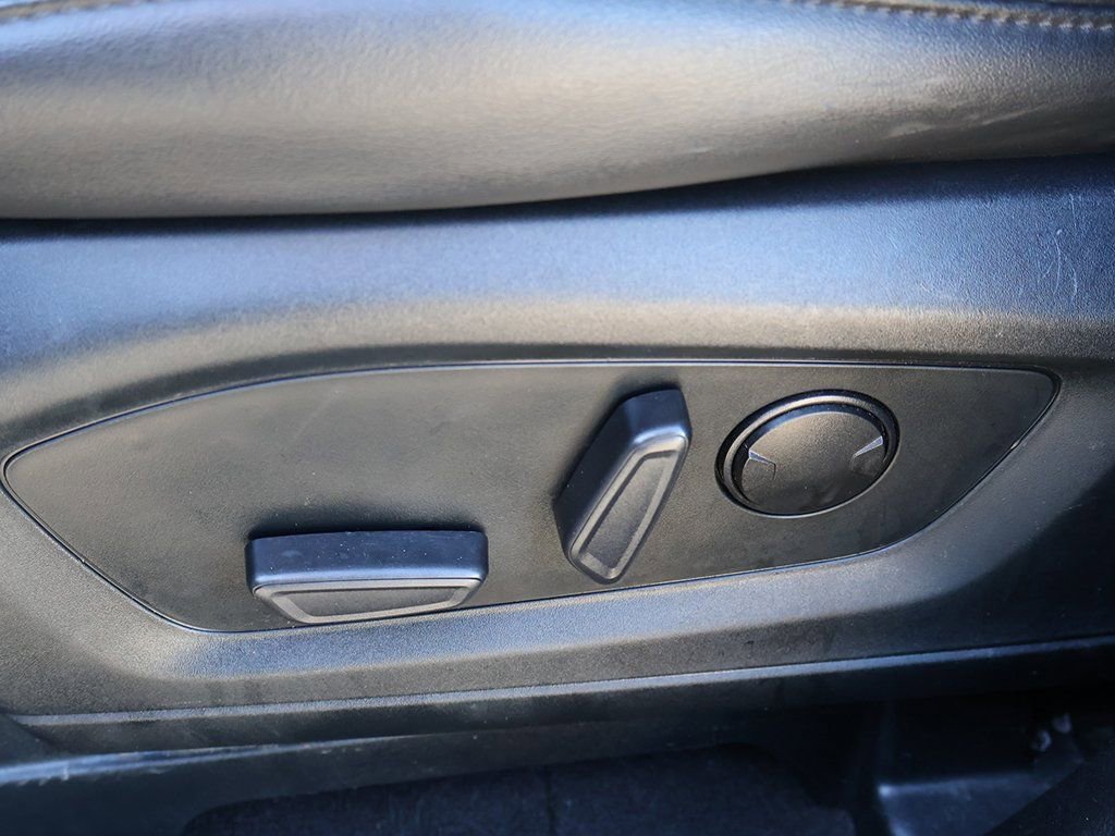 Used 2023 Ford Explorer XLT w/ Equipment Group 202A RWD image 31